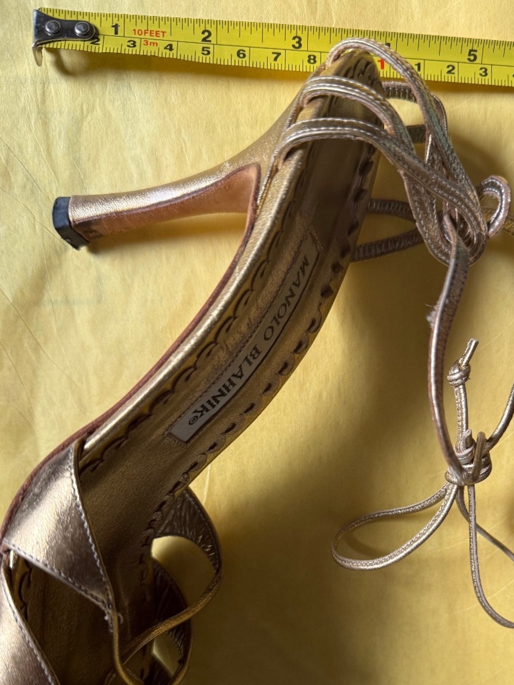 MANOLO BLAHNIK METALLIC GOLD LEATHER STRAPPY ANKLE WRAP SANDALS - Picture 10 of 10